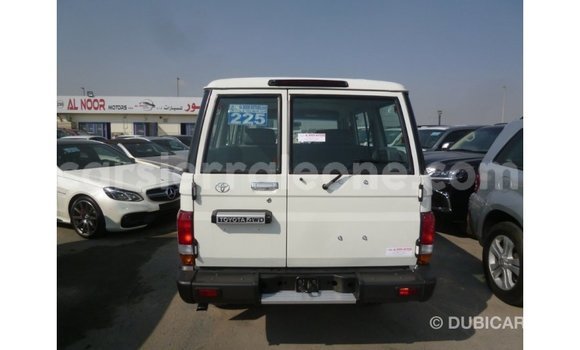 Buy Import Toyota Land Cruiser White Car in Import - Dubai in Kailahun Buy Import Toyota Land Cruiser White Car in Import - Dubai in Kailahun