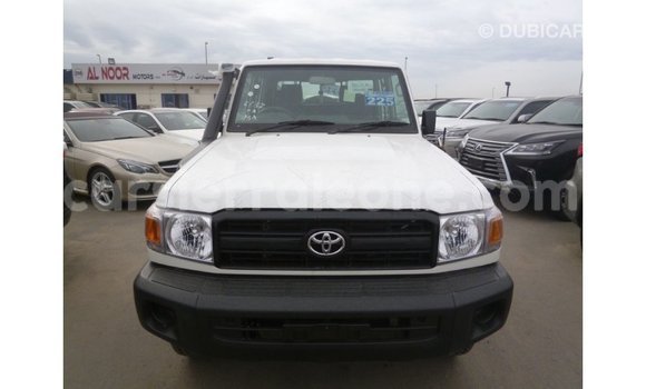 Buy Import Toyota Land Cruiser White Car in Import - Dubai in Kailahun Buy Import Toyota Land Cruiser White Car in Import - Dubai in Kailahun