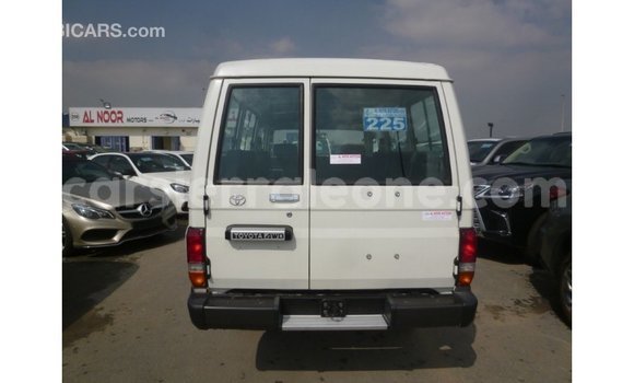Buy Import Toyota Land Cruiser White Car in Import - Dubai in Kailahun Buy Import Toyota Land Cruiser White Car in Import - Dubai in Kailahun