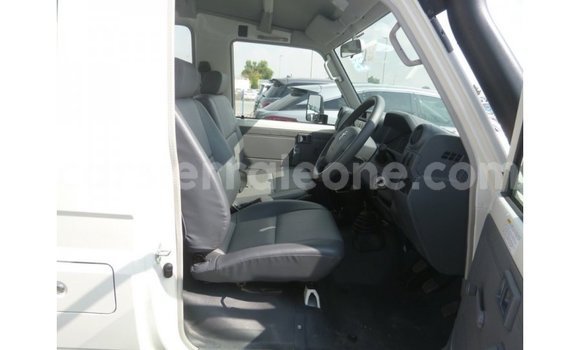 Buy Import Toyota Land Cruiser White Car in Import - Dubai in Kailahun Buy Import Toyota Land Cruiser White Car in Import - Dubai in Kailahun