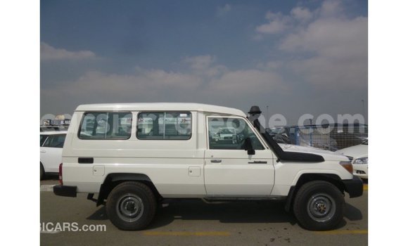Buy Import Toyota Land Cruiser White Car in Import - Dubai in Kailahun Buy Import Toyota Land Cruiser White Car in Import - Dubai in Kailahun