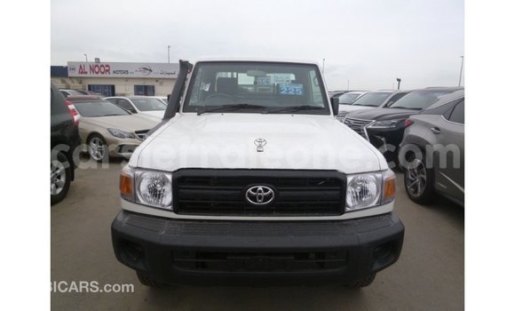 Buy Import Toyota Land Cruiser White Car in Import - Dubai in Kailahun Buy Import Toyota Land Cruiser White Car in Import - Dubai in Kailahun