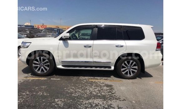 Buy Import Toyota Land Cruiser White Car in Import - Dubai in Kailahun Buy Import Toyota Land Cruiser White Car in Import - Dubai in Kailahun