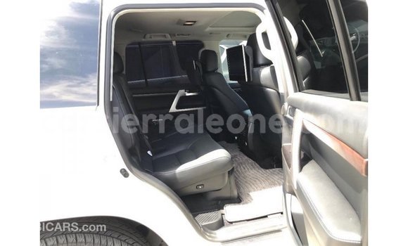 Buy Import Toyota Land Cruiser White Car in Import - Dubai in Kailahun Buy Import Toyota Land Cruiser White Car in Import - Dubai in Kailahun