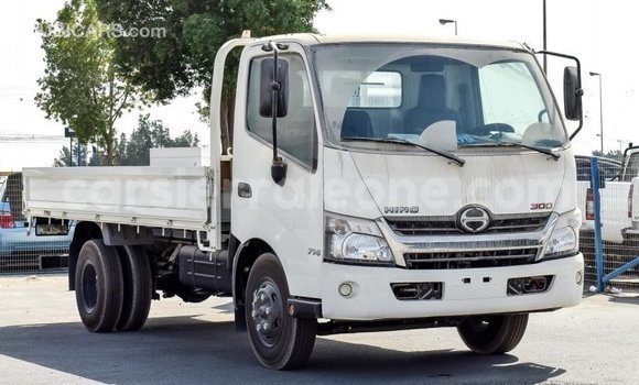 Buy Import Hino 300 Series White Truck in Import - Dubai in Kailahun