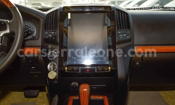 Acheter Import Voiture Toyota Land Cruiser Blanc à Import - Dubai, Kailahun Acheter Import Voiture Toyota Land Cruiser Blanc à Import - Dubai, Kailahun