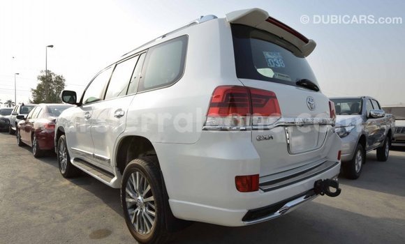 Acheter Import Voiture Toyota Land Cruiser Blanc à Import - Dubai, Kailahun Acheter Import Voiture Toyota Land Cruiser Blanc à Import - Dubai, Kailahun