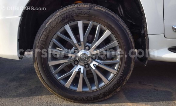 Acheter Import Voiture Toyota Land Cruiser Blanc à Import - Dubai, Kailahun Acheter Import Voiture Toyota Land Cruiser Blanc à Import - Dubai, Kailahun