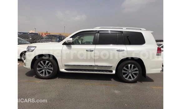 Buy Import Toyota Land Cruiser White Car in Import - Dubai in Kailahun Buy Import Toyota Land Cruiser White Car in Import - Dubai in Kailahun