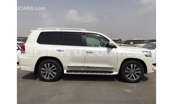 Buy Import Toyota Land Cruiser White Car in Import - Dubai in Kailahun Buy Import Toyota Land Cruiser White Car in Import - Dubai in Kailahun