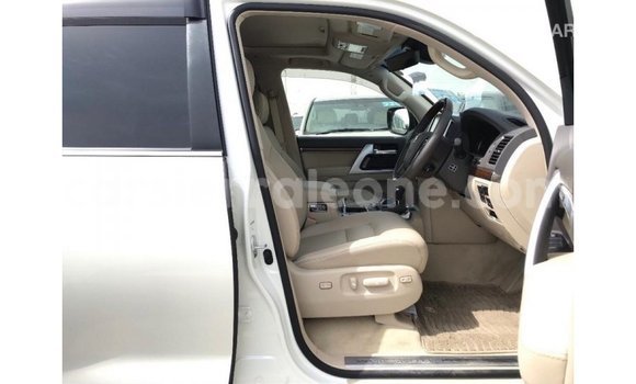Buy Import Toyota Land Cruiser White Car in Import - Dubai in Kailahun Buy Import Toyota Land Cruiser White Car in Import - Dubai in Kailahun