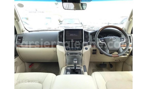 Buy Import Toyota Land Cruiser White Car in Import - Dubai in Kailahun Buy Import Toyota Land Cruiser White Car in Import - Dubai in Kailahun