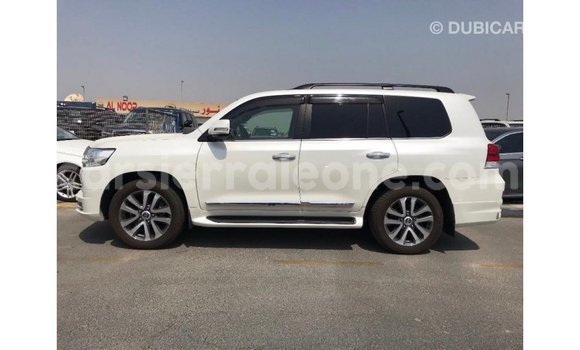 Buy Import Toyota Land Cruiser White Car in Import - Dubai in Kailahun Buy Import Toyota Land Cruiser White Car in Import - Dubai in Kailahun