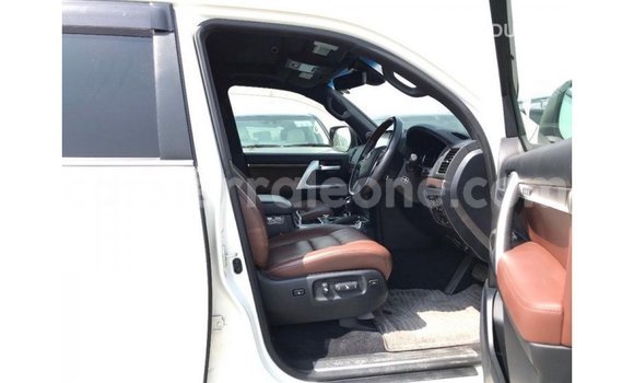 Buy Import Toyota Land Cruiser White Car in Import - Dubai in Kailahun Buy Import Toyota Land Cruiser White Car in Import - Dubai in Kailahun