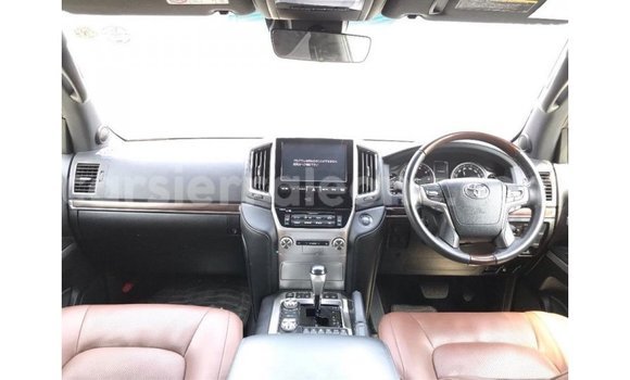 Buy Import Toyota Land Cruiser White Car in Import - Dubai in Kailahun Buy Import Toyota Land Cruiser White Car in Import - Dubai in Kailahun
