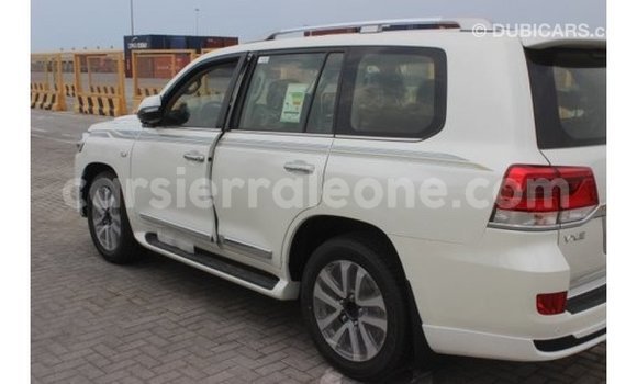 Buy Import Toyota Land Cruiser White Car in Import - Dubai in Kailahun Buy Import Toyota Land Cruiser White Car in Import - Dubai in Kailahun