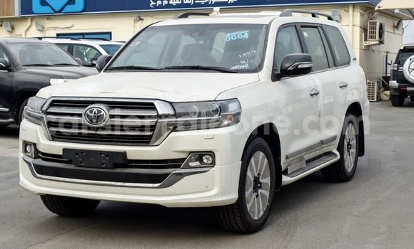 Buy Import Toyota Land Cruiser White Car in Import - Dubai in Kailahun Buy Import Toyota Land Cruiser White Car in Import - Dubai in Kailahun