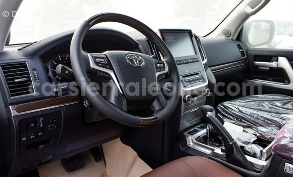 Buy Import Toyota Land Cruiser White Car in Import - Dubai in Kailahun Buy Import Toyota Land Cruiser White Car in Import - Dubai in Kailahun