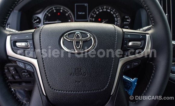 Buy Import Toyota Land Cruiser White Car in Import - Dubai in Kailahun Buy Import Toyota Land Cruiser White Car in Import - Dubai in Kailahun