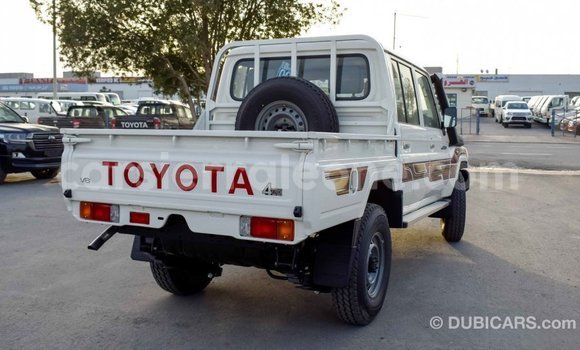 Buy Import Toyota Land Cruiser White Car in Import - Dubai in Kailahun Buy Import Toyota Land Cruiser White Car in Import - Dubai in Kailahun