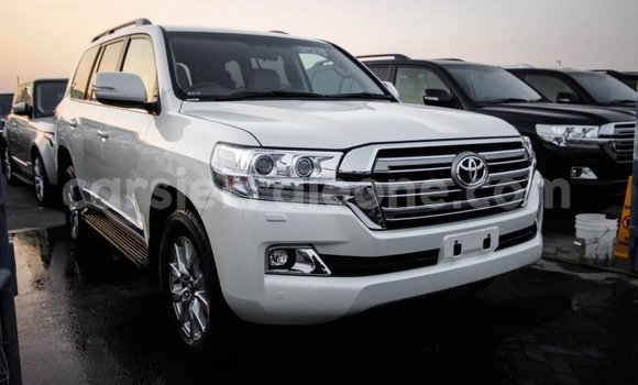 Buy Import Toyota Land Cruiser White Car in Import - Dubai in Kailahun Buy Import Toyota Land Cruiser White Car in Import - Dubai in Kailahun