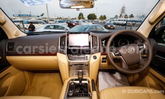 Buy Import Toyota Land Cruiser White Car in Import - Dubai in Kailahun Buy Import Toyota Land Cruiser White Car in Import - Dubai in Kailahun