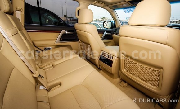 Buy Import Toyota Land Cruiser White Car in Import - Dubai in Kailahun Buy Import Toyota Land Cruiser White Car in Import - Dubai in Kailahun