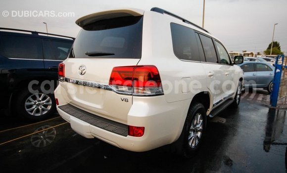 Buy Import Toyota Land Cruiser White Car in Import - Dubai in Kailahun Buy Import Toyota Land Cruiser White Car in Import - Dubai in Kailahun