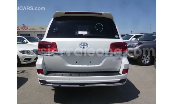 Buy Import Toyota Land Cruiser White Car in Import - Dubai in Kailahun Buy Import Toyota Land Cruiser White Car in Import - Dubai in Kailahun