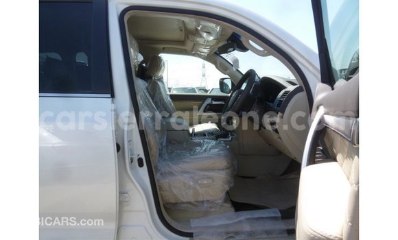 Buy Import Toyota Land Cruiser White Car in Import - Dubai in Kailahun Buy Import Toyota Land Cruiser White Car in Import - Dubai in Kailahun