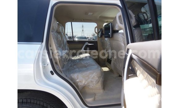 Buy Import Toyota Land Cruiser White Car in Import - Dubai in Kailahun Buy Import Toyota Land Cruiser White Car in Import - Dubai in Kailahun