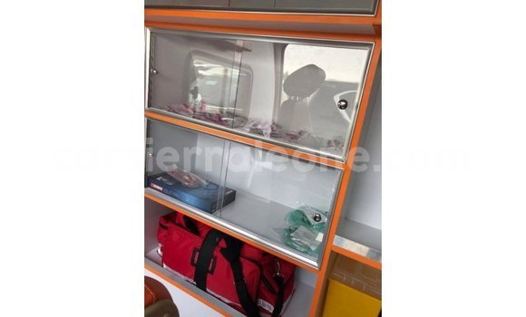 Buy Import Toyota Hiace White Car in Import - Dubai in Kailahun Buy Import Toyota Hiace White Car in Import - Dubai in Kailahun