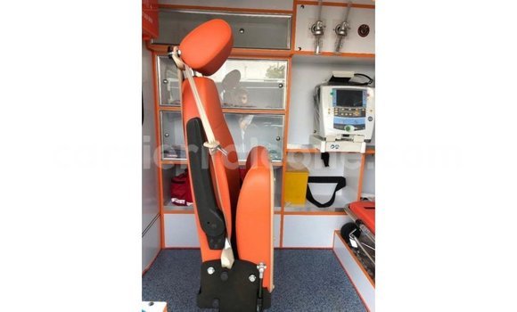 Buy Import Toyota Hiace White Car in Import - Dubai in Kailahun Buy Import Toyota Hiace White Car in Import - Dubai in Kailahun