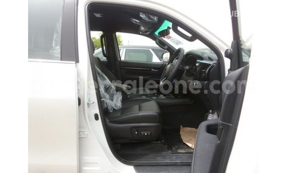 Buy Import Toyota Hilux White Car in Import - Dubai in Kailahun Buy Import Toyota Hilux White Car in Import - Dubai in Kailahun