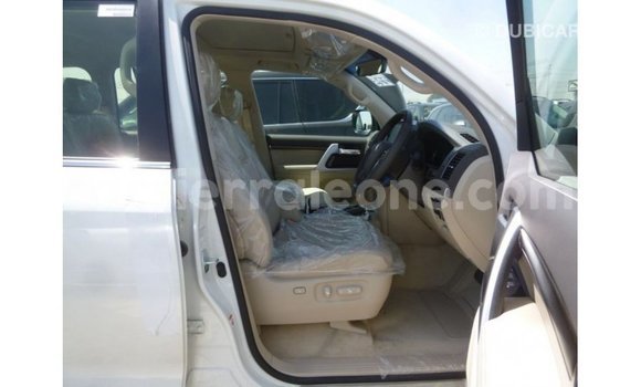 Buy Import Toyota Land Cruiser White Car in Import - Dubai in Kailahun Buy Import Toyota Land Cruiser White Car in Import - Dubai in Kailahun