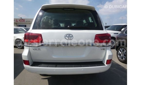 Buy Import Toyota Land Cruiser White Car in Import - Dubai in Kailahun Buy Import Toyota Land Cruiser White Car in Import - Dubai in Kailahun