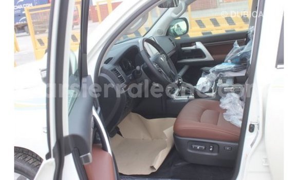 Buy Import Toyota Land Cruiser White Car in Import - Dubai in Kailahun Buy Import Toyota Land Cruiser White Car in Import - Dubai in Kailahun