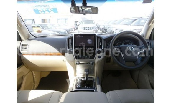 Buy Import Toyota Land Cruiser White Car in Import - Dubai in Kailahun Buy Import Toyota Land Cruiser White Car in Import - Dubai in Kailahun