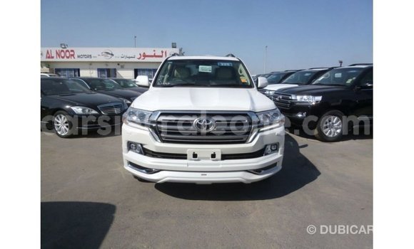 Buy Import Toyota Land Cruiser White Car in Import - Dubai in Kailahun Buy Import Toyota Land Cruiser White Car in Import - Dubai in Kailahun