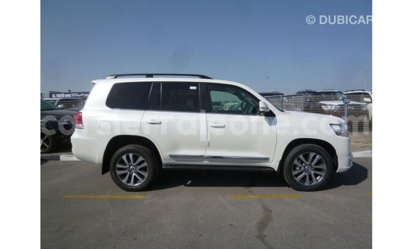 Buy Import Toyota Land Cruiser White Car in Import - Dubai in Kailahun Buy Import Toyota Land Cruiser White Car in Import - Dubai in Kailahun