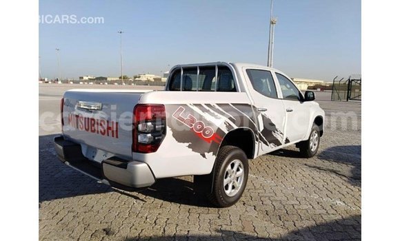 Buy Import Mitsubishi L200 White Car in Import - Dubai in Kailahun Buy Import Mitsubishi L200 White Car in Import - Dubai in Kailahun