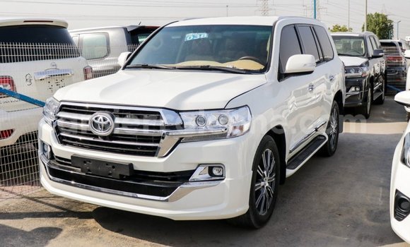 Buy Import Toyota Land Cruiser White Car in Import - Dubai in Kailahun Buy Import Toyota Land Cruiser White Car in Import - Dubai in Kailahun