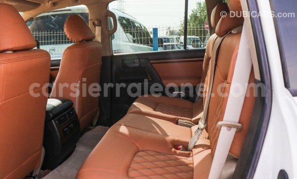 Buy Import Toyota Land Cruiser White Car in Import - Dubai in Kailahun Buy Import Toyota Land Cruiser White Car in Import - Dubai in Kailahun