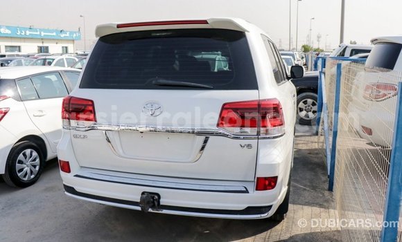 Buy Import Toyota Land Cruiser White Car in Import - Dubai in Kailahun Buy Import Toyota Land Cruiser White Car in Import - Dubai in Kailahun