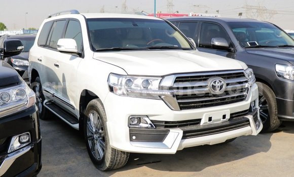 Acheter Import Voiture Toyota Land Cruiser Blanc à Import - Dubai, Kailahun Acheter Import Voiture Toyota Land Cruiser Blanc à Import - Dubai, Kailahun