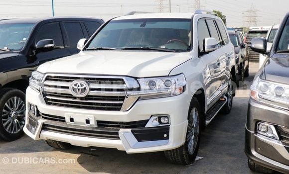Acheter Import Voiture Toyota Land Cruiser Blanc à Import - Dubai, Kailahun Acheter Import Voiture Toyota Land Cruiser Blanc à Import - Dubai, Kailahun