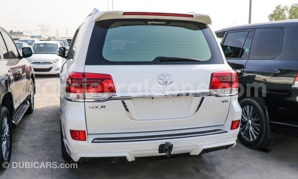 Acheter Import Voiture Toyota Land Cruiser Blanc à Import - Dubai, Kailahun Acheter Import Voiture Toyota Land Cruiser Blanc à Import - Dubai, Kailahun