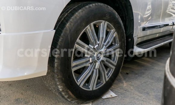 Acheter Import Voiture Toyota Land Cruiser Blanc à Import - Dubai, Kailahun Acheter Import Voiture Toyota Land Cruiser Blanc à Import - Dubai, Kailahun