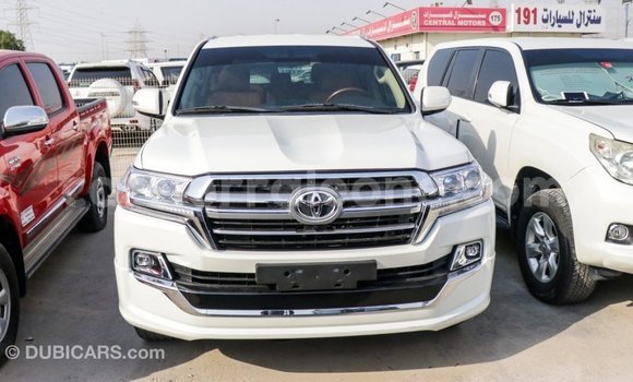Buy Import Toyota Land Cruiser White Car in Import - Dubai in Kailahun Buy Import Toyota Land Cruiser White Car in Import - Dubai in Kailahun