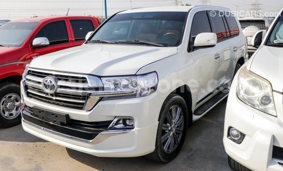 Buy Import Toyota Land Cruiser White Car in Import - Dubai in Kailahun Buy Import Toyota Land Cruiser White Car in Import - Dubai in Kailahun